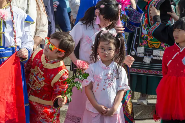 Modenschau am Düsseldorfer Burgplatz zum Internationalen Frauentag: traditionelle chinesische Tracht (Foto 29 von 42)